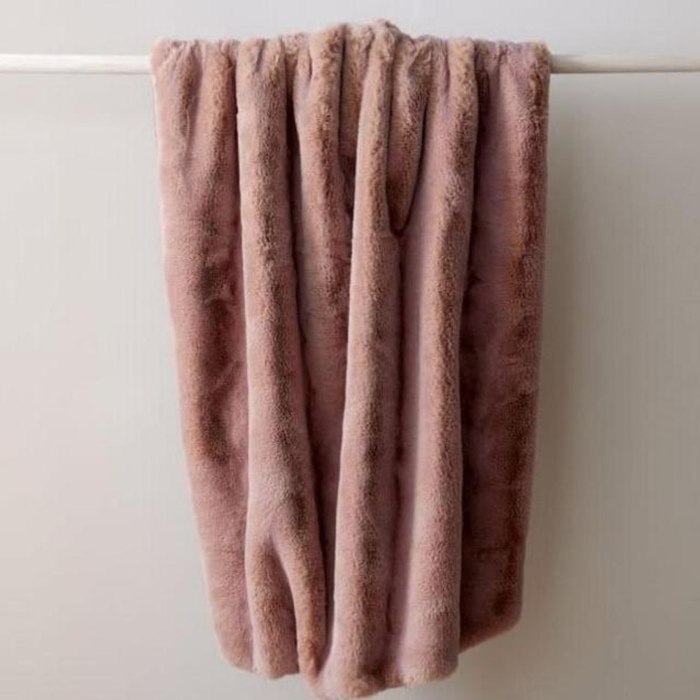 WEST ELM Faux Fur Chinchilla Throw Blanket in Light Sienna
